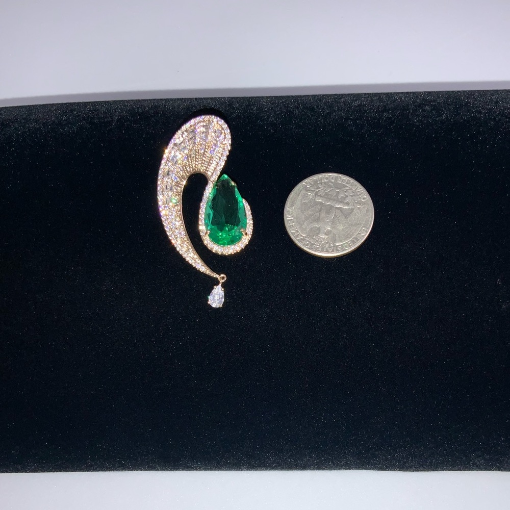 Emerald Talay Earrings - Picture 8 of 11